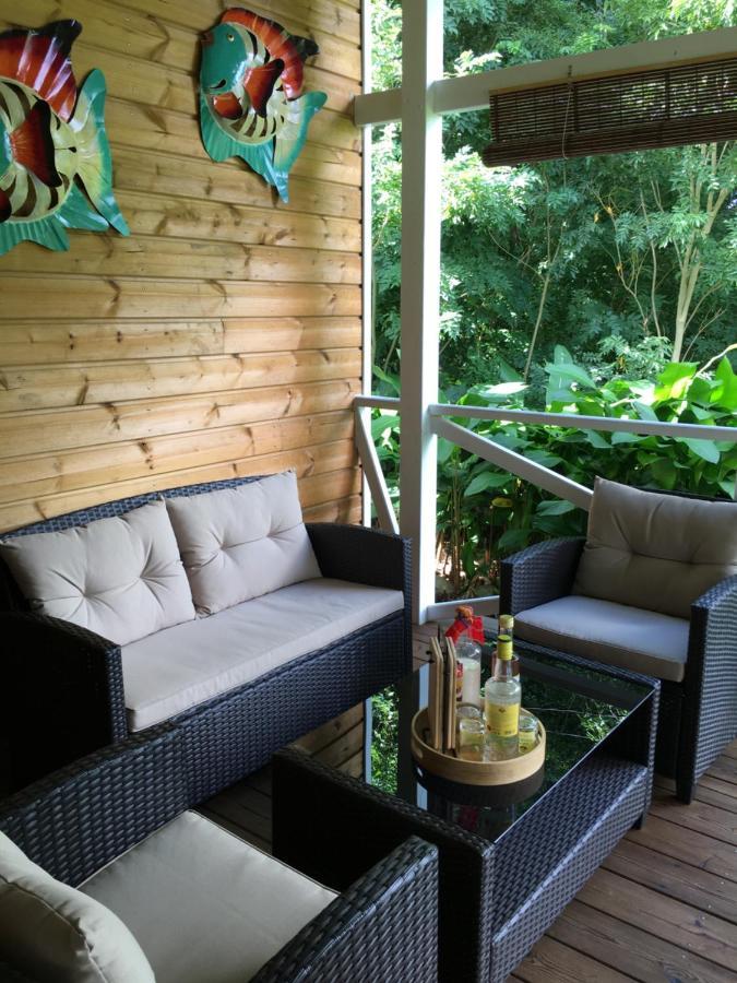 Grand Bungalow Avec Piscine Et Vue Mer Bouillante Ngoại thất bức ảnh