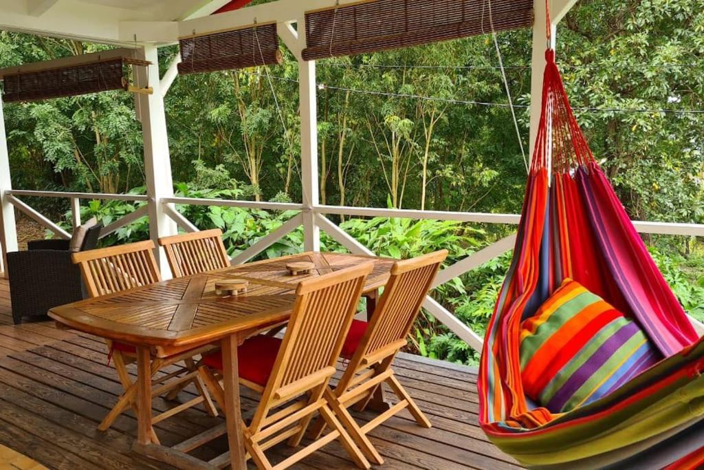 Grand Bungalow Avec Piscine Et Vue Mer Bouillante Ngoại thất bức ảnh